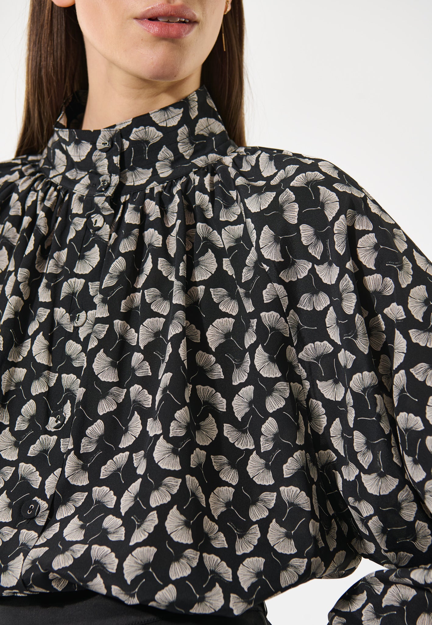 Dea Kudibal - NitaDEA with stand collar - Ohara Cream