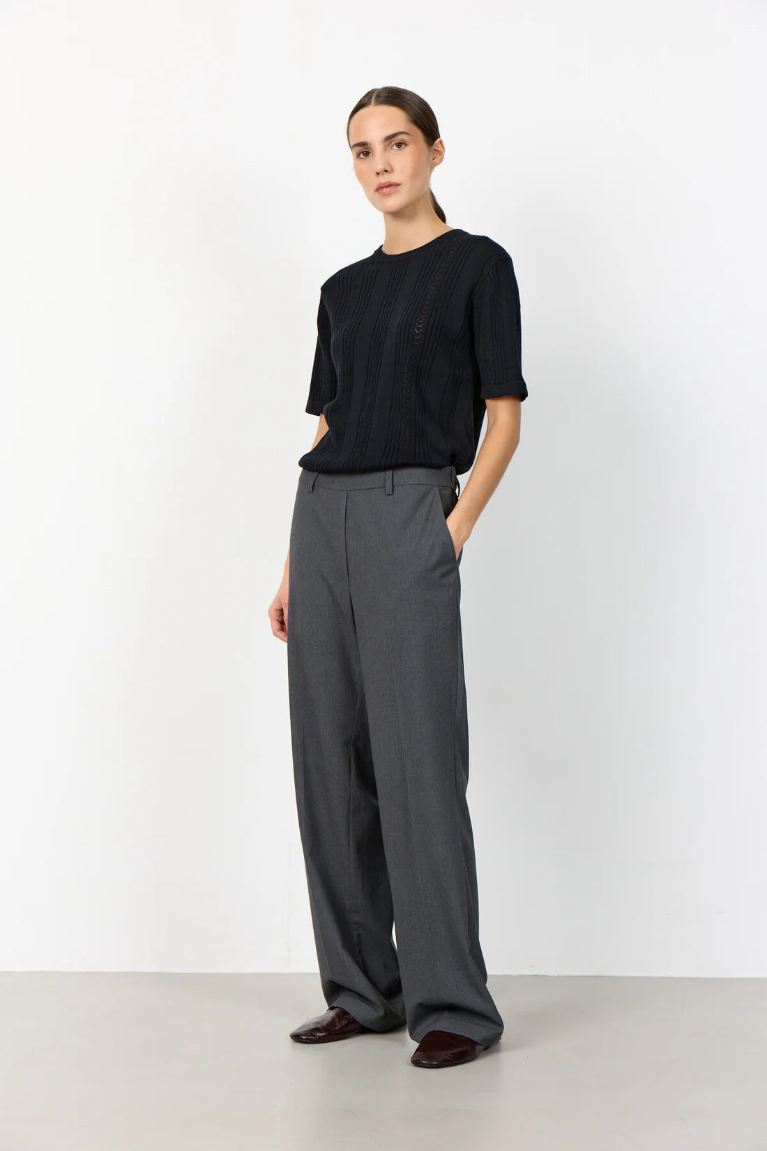 Leveté Room - LR-Priya 1 T-shirt - Black