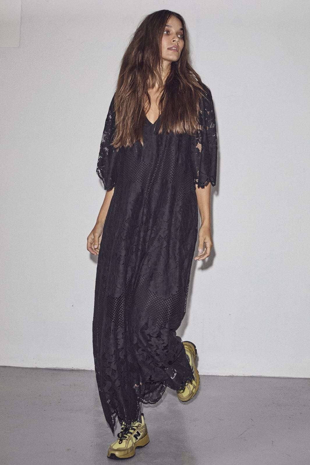 Haute L’amitié - Curvey Lace Hem Dress - sort