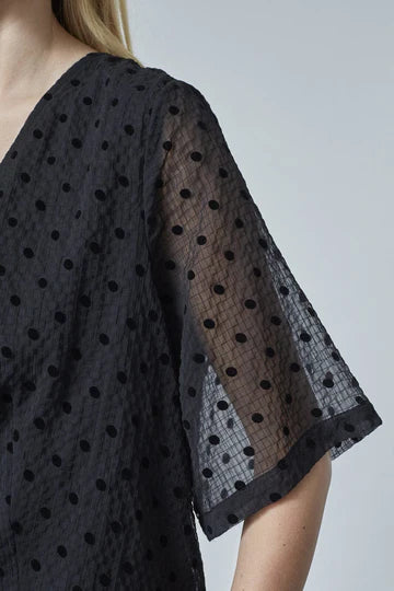 Love & Divine - love1418 - Black Dot