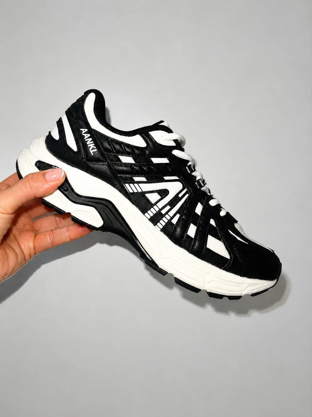 Aankl - Black/White - FORUDBESTILLING